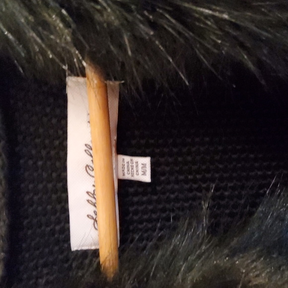 New Sebby Collection faux fur black vest size medium - Picture 2 of 7